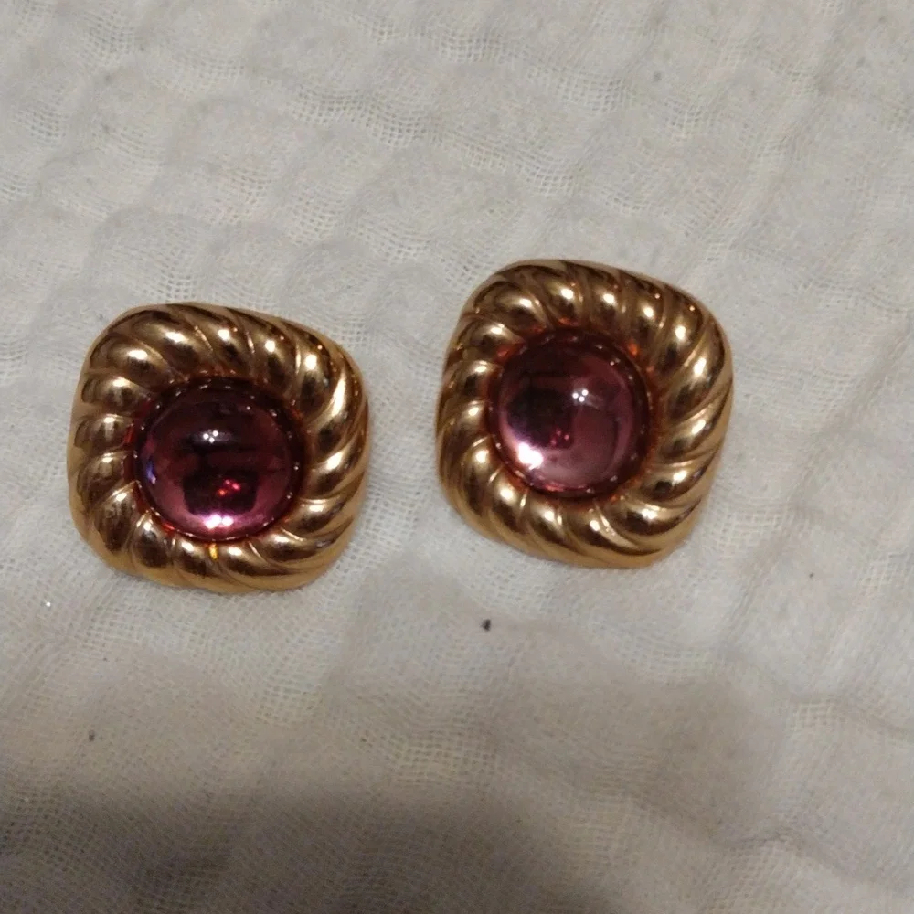 Vintage, Avon 1980, elegant purple and gold pierced earring with glass cabochon. - Picture 3 of 4